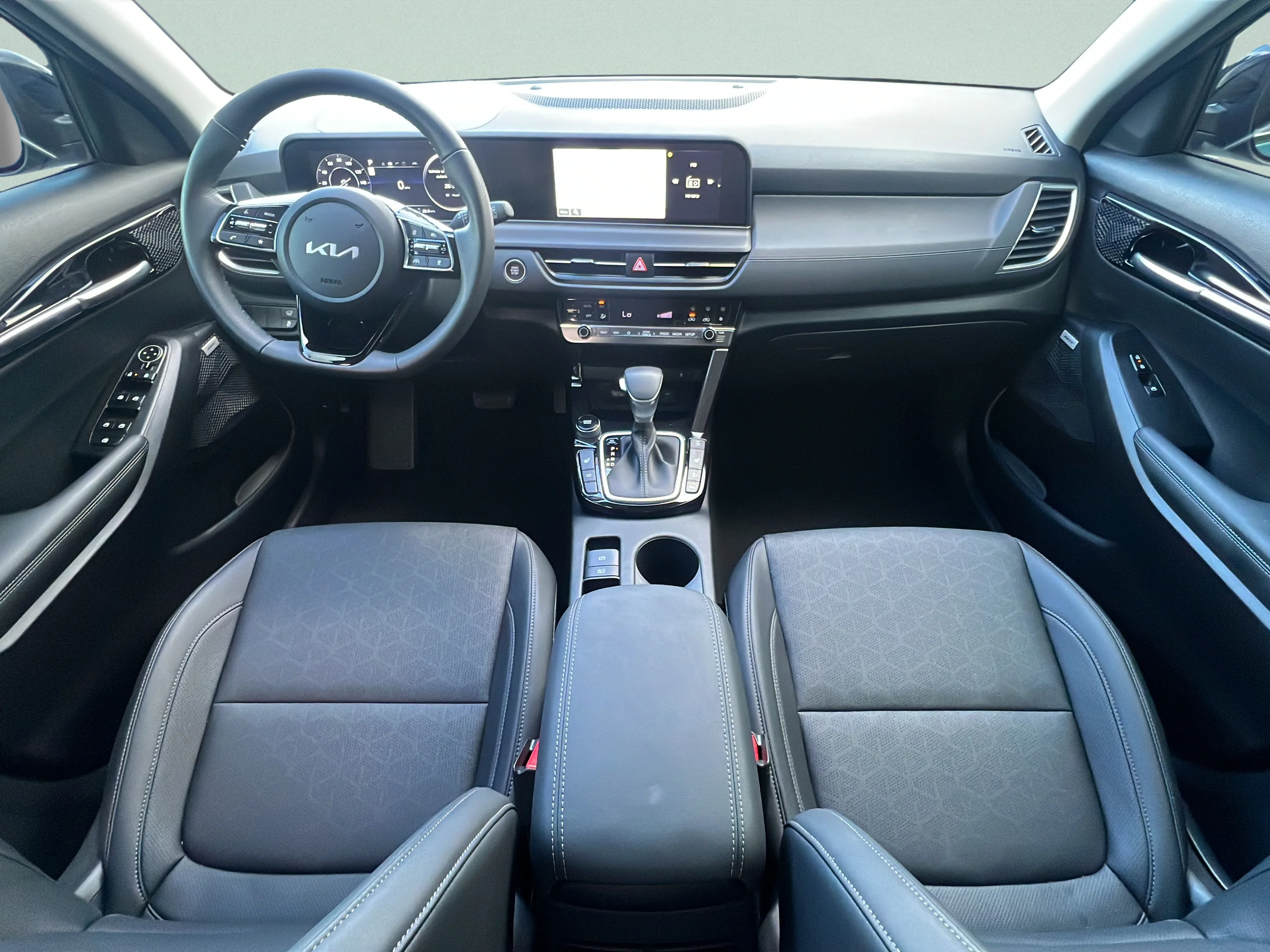 Used 2026 Pluton Blue/Black Roof Kia SX image 11