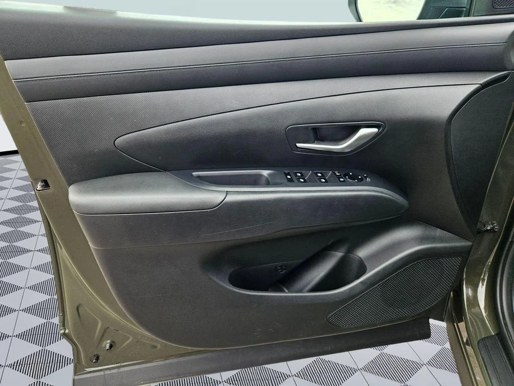 Used 2025 Rockwood Green Hyundai SE image 10