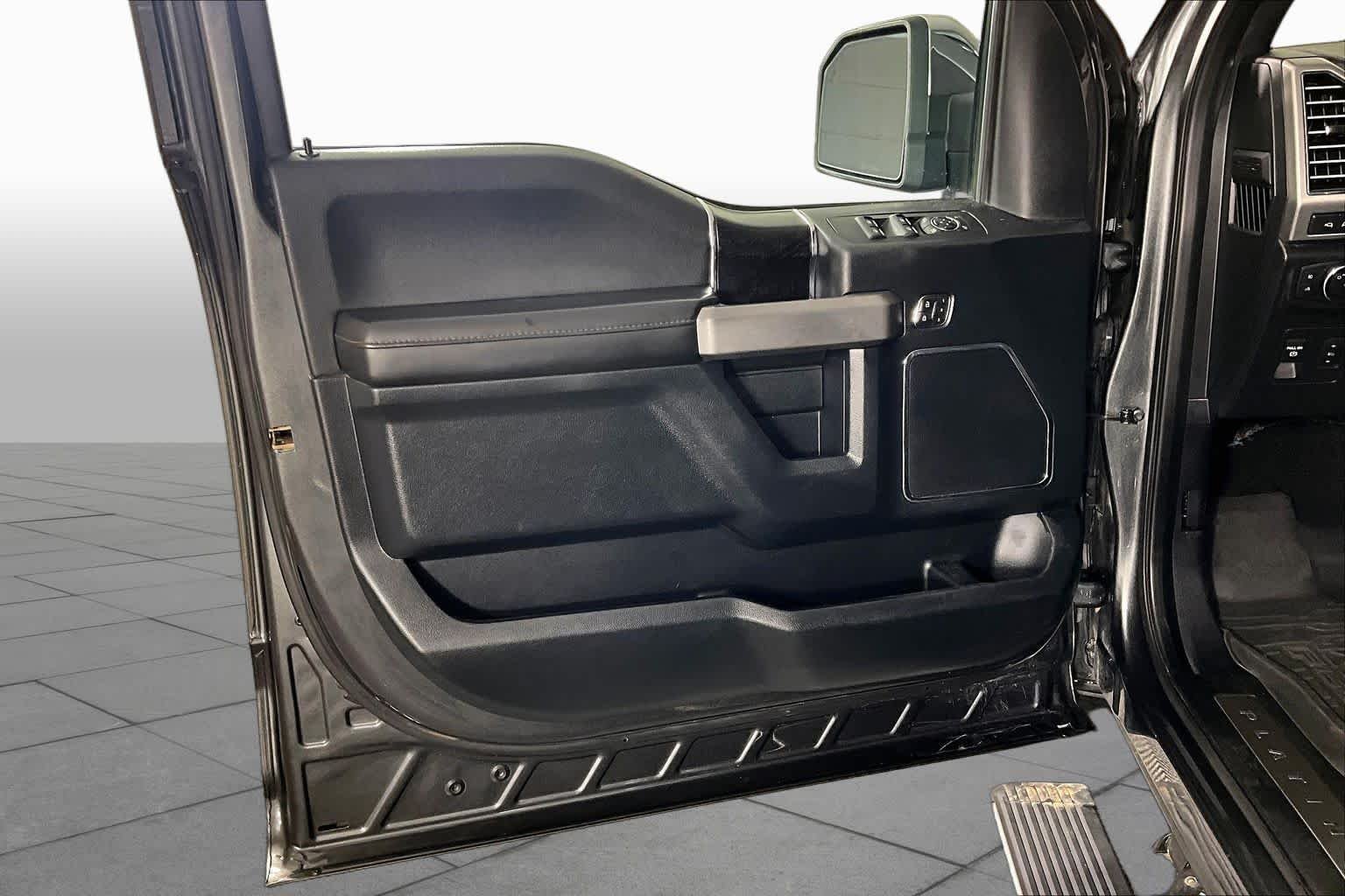 Used 2020 Magnetic Metallic Ford Platinum image 38
