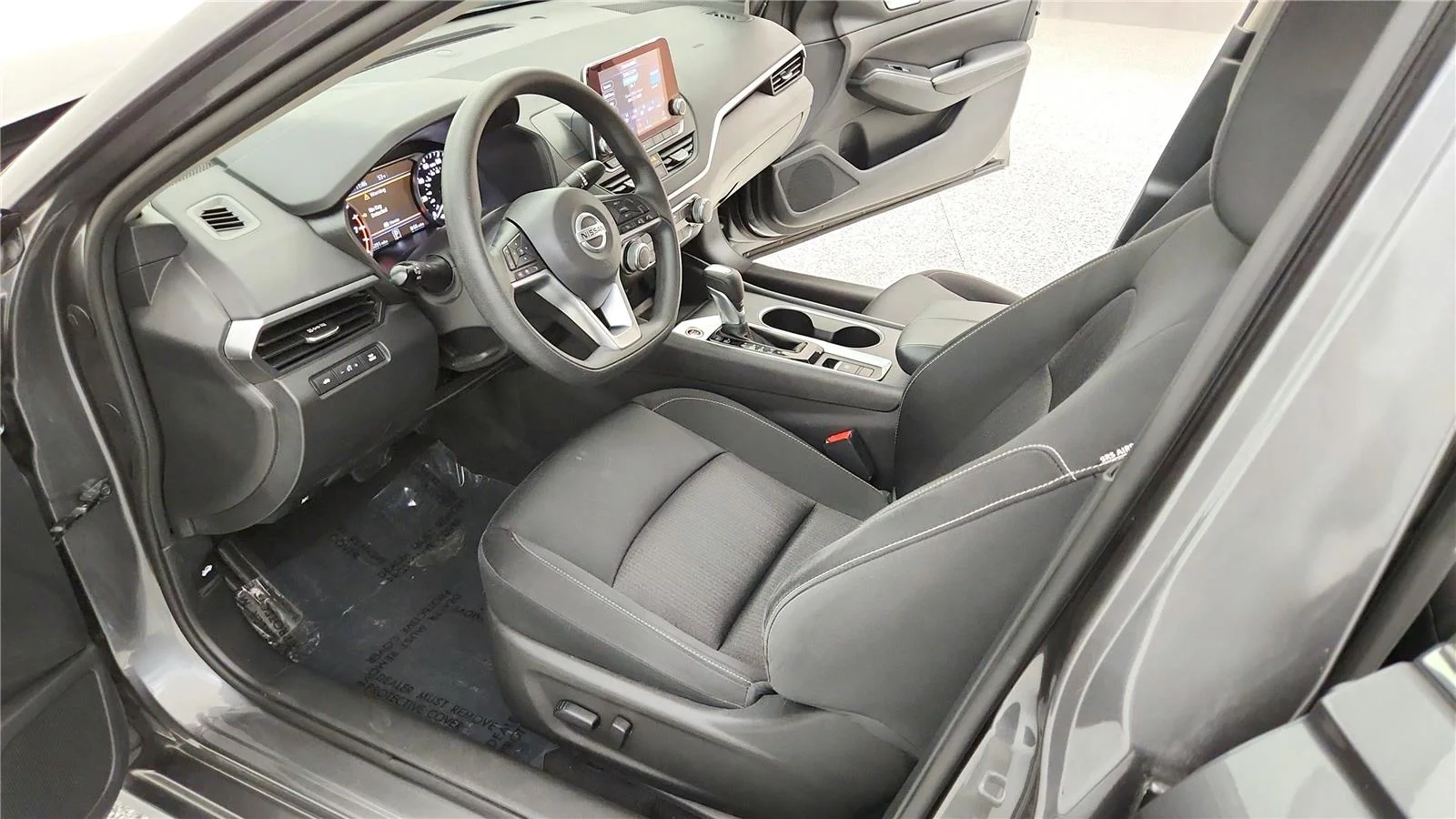 Used 2022 Gun Metallic Nissan 2.5 SV image 22