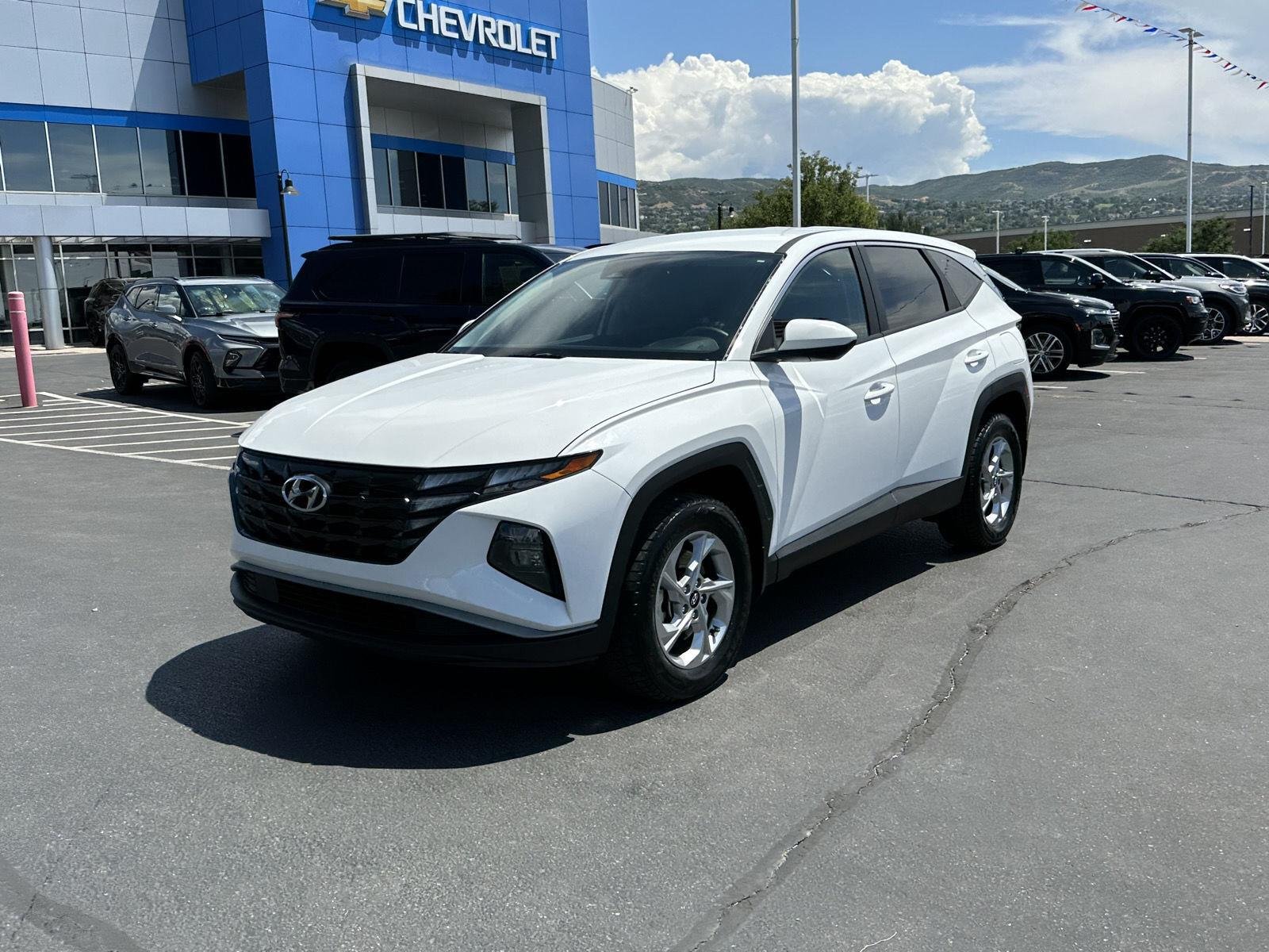 Used 2024 White Hyundai SE image 3
