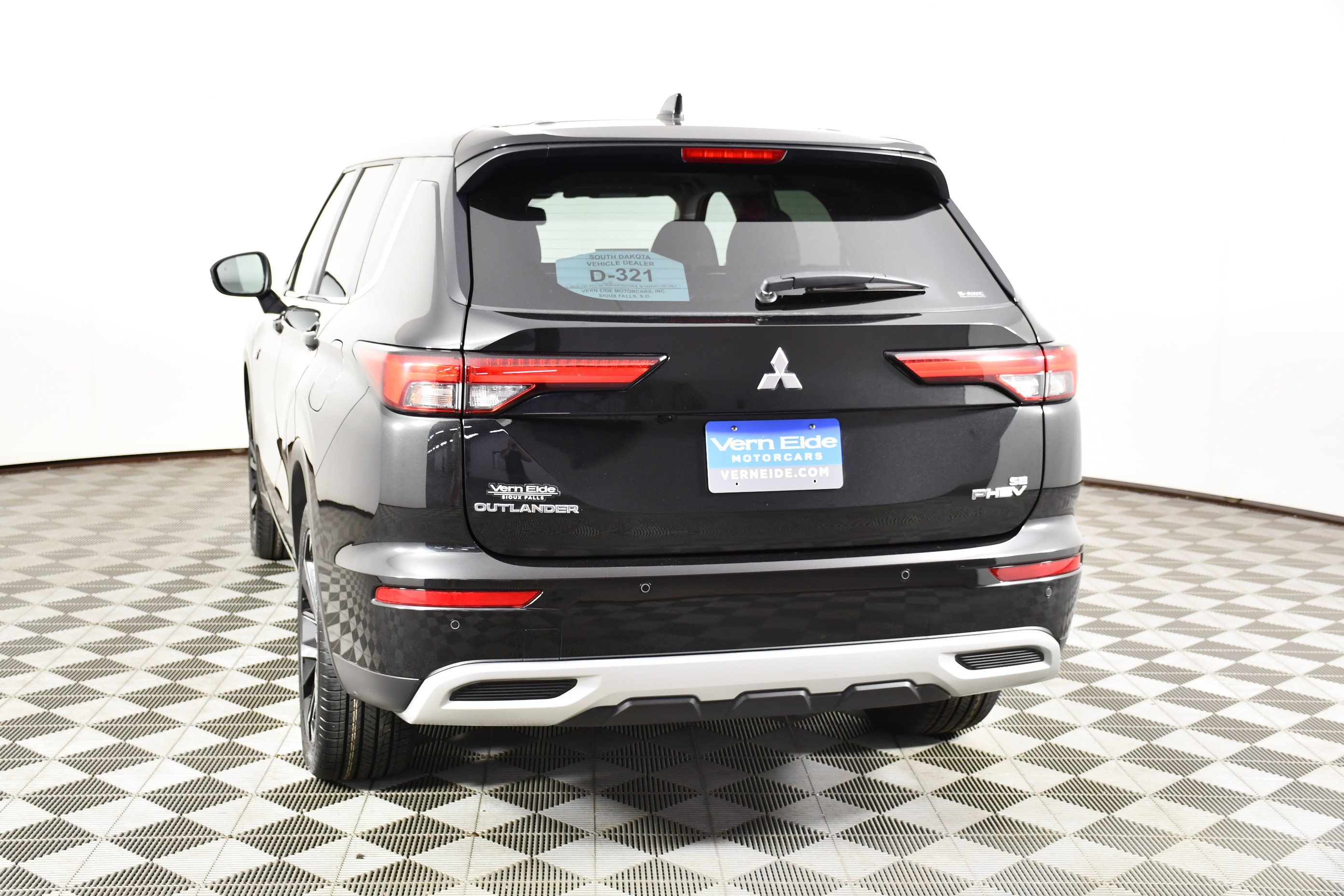 Certified Used 2024 Black Diamond Mitsubishi SE image 7