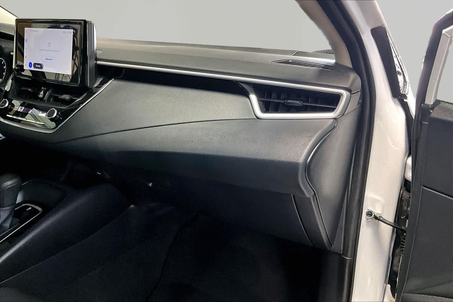 Used 2025 Ice Cap Toyota LE image 19