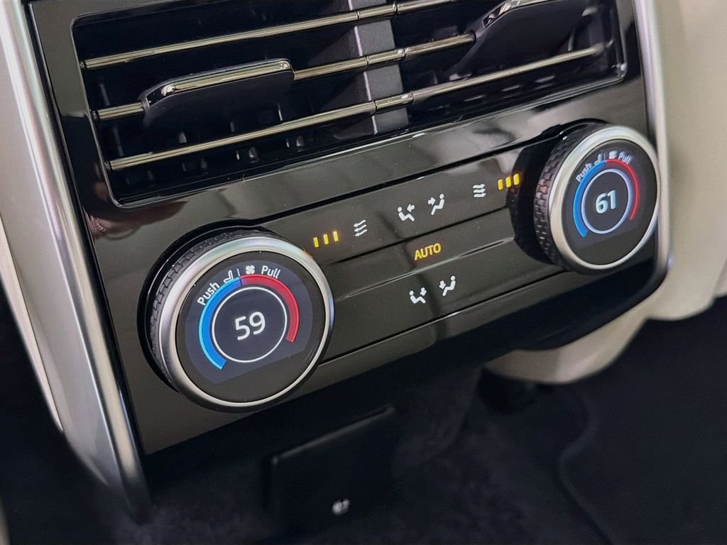 New 2026 Santorini Black Land Rover SE image 27