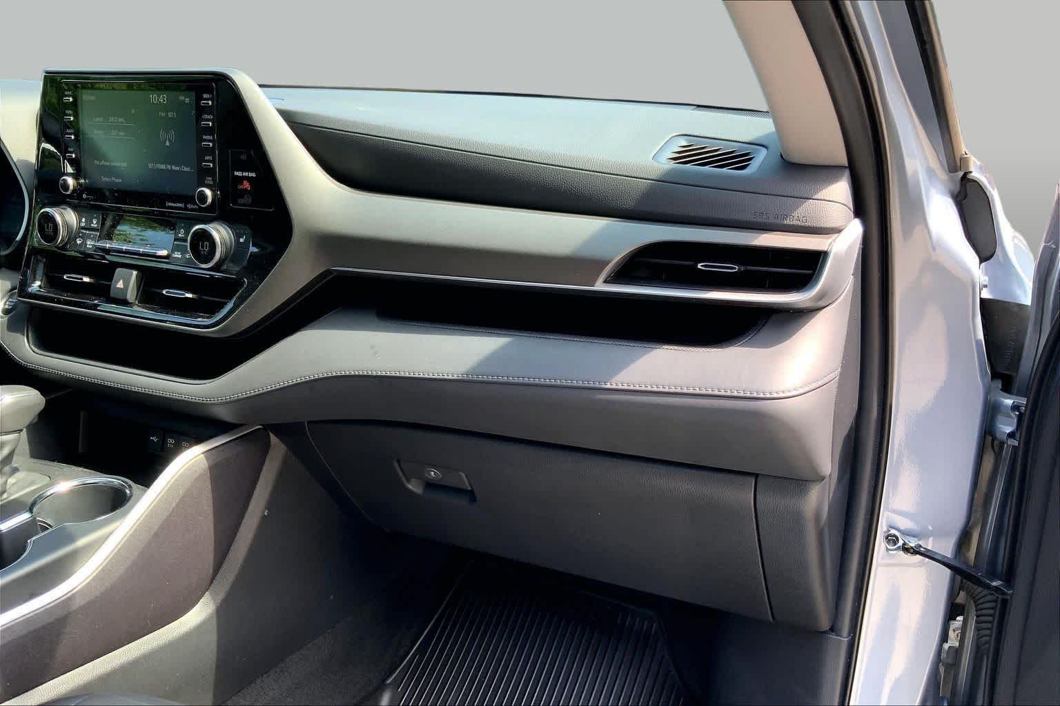 Used 2021 Moon Dust Toyota XLE image 19
