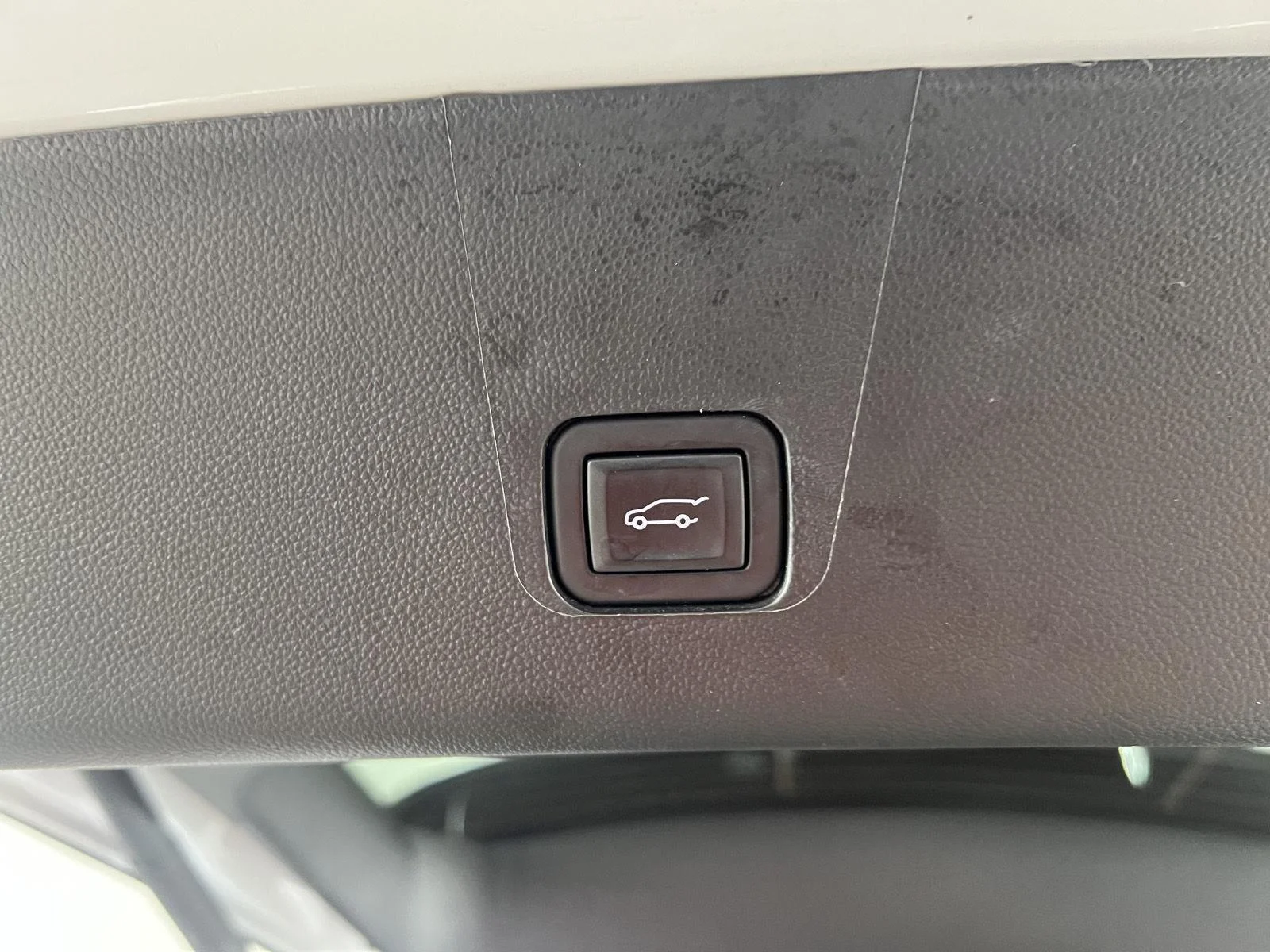 Used 2023 Iridescent Pearl Tricoat Chevrolet LT Cloth image 37