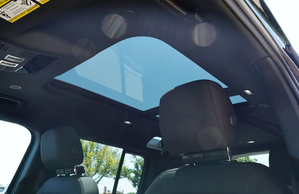 New 2026 Santorini Black Land Rover S image 14