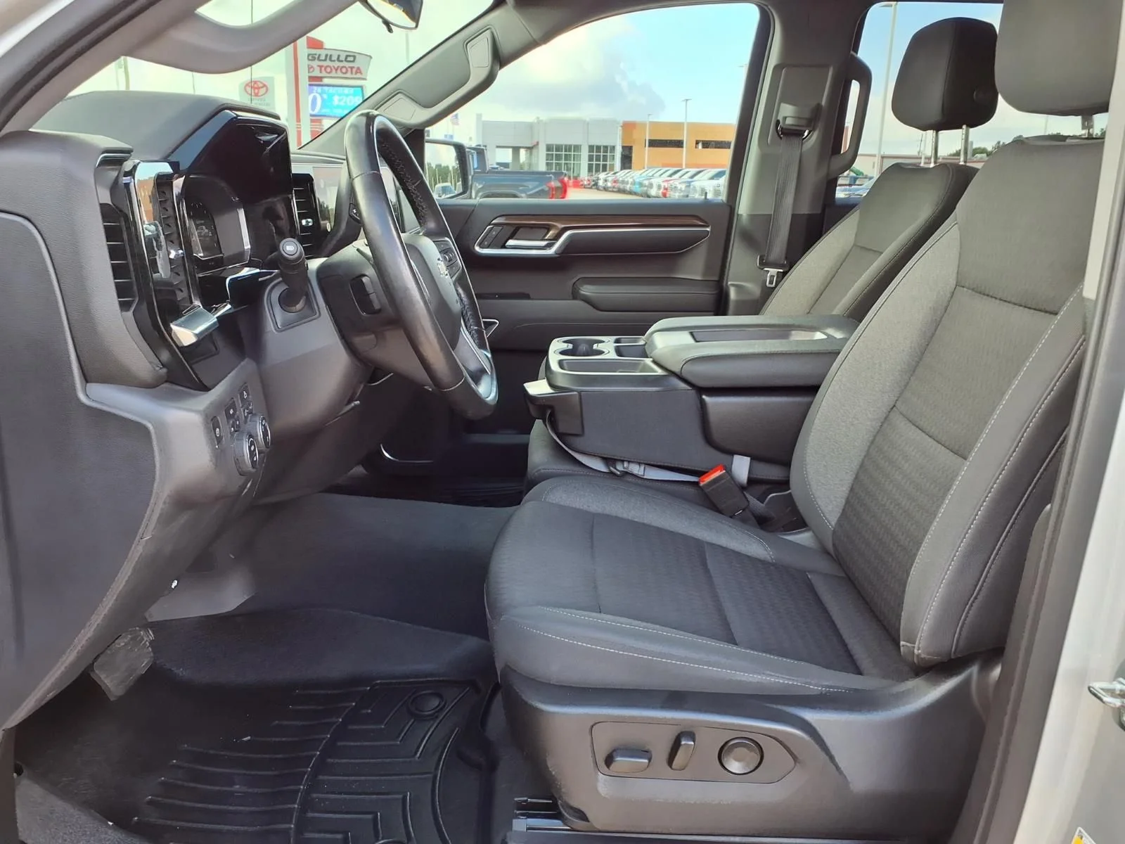 Used 2022 Silver Chevrolet LT image 17