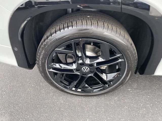 New 2026 White Volkswagen 2.0T SE R-Line Black image 7