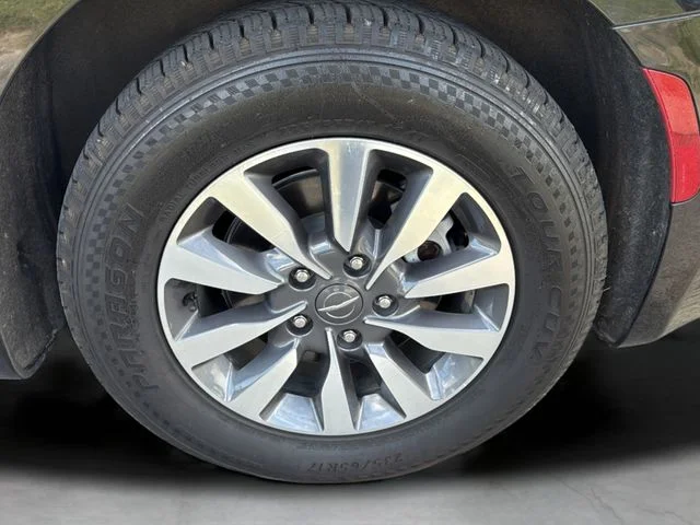 Used 2024 Black Chrysler Select image 17