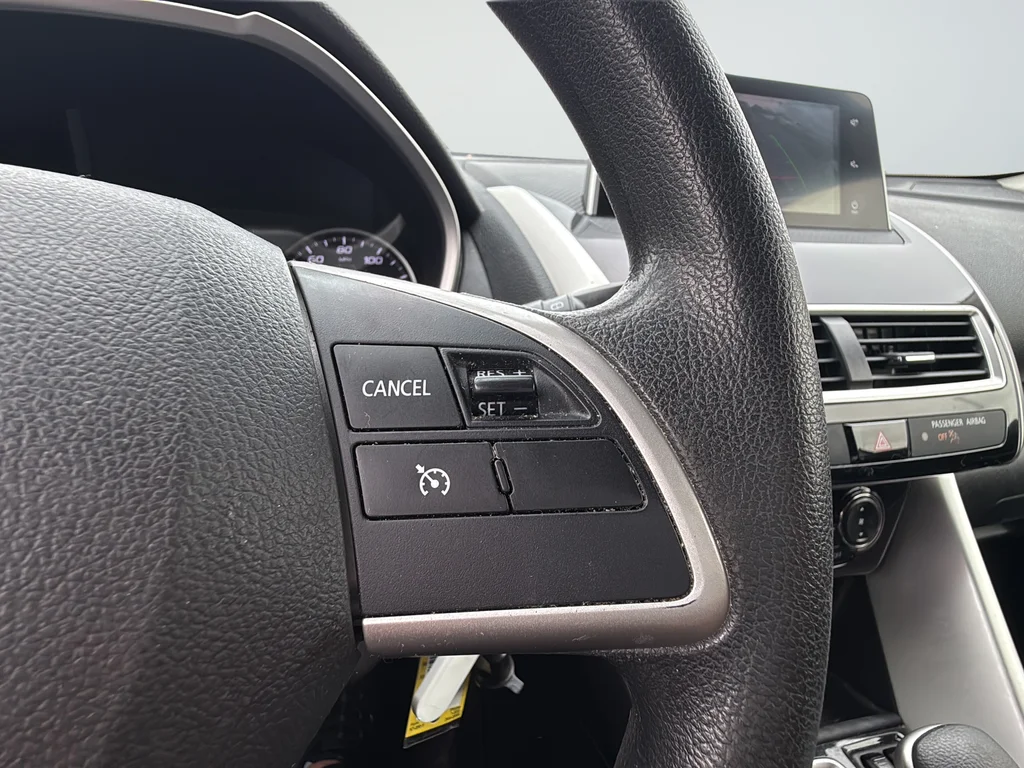 Used 2020  Mitsubishi LE image 13