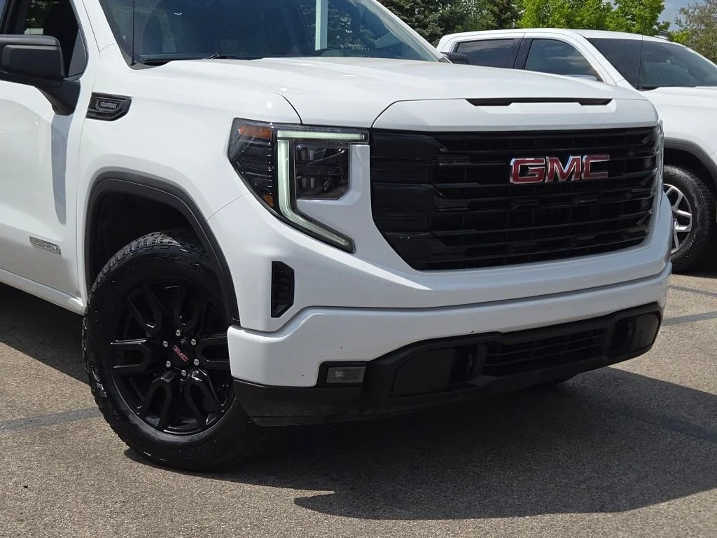 Used 2024 White GMC Elevation image 3