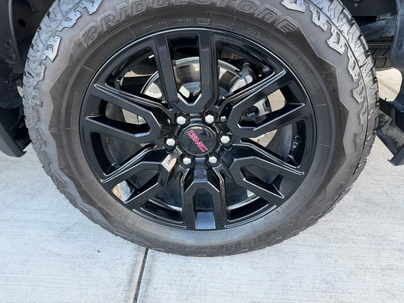 Used 2025 Sterling Metallic GMC Elevation image 35