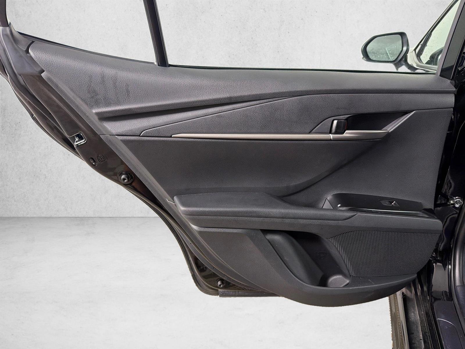 Used 2025  Toyota SE image 21