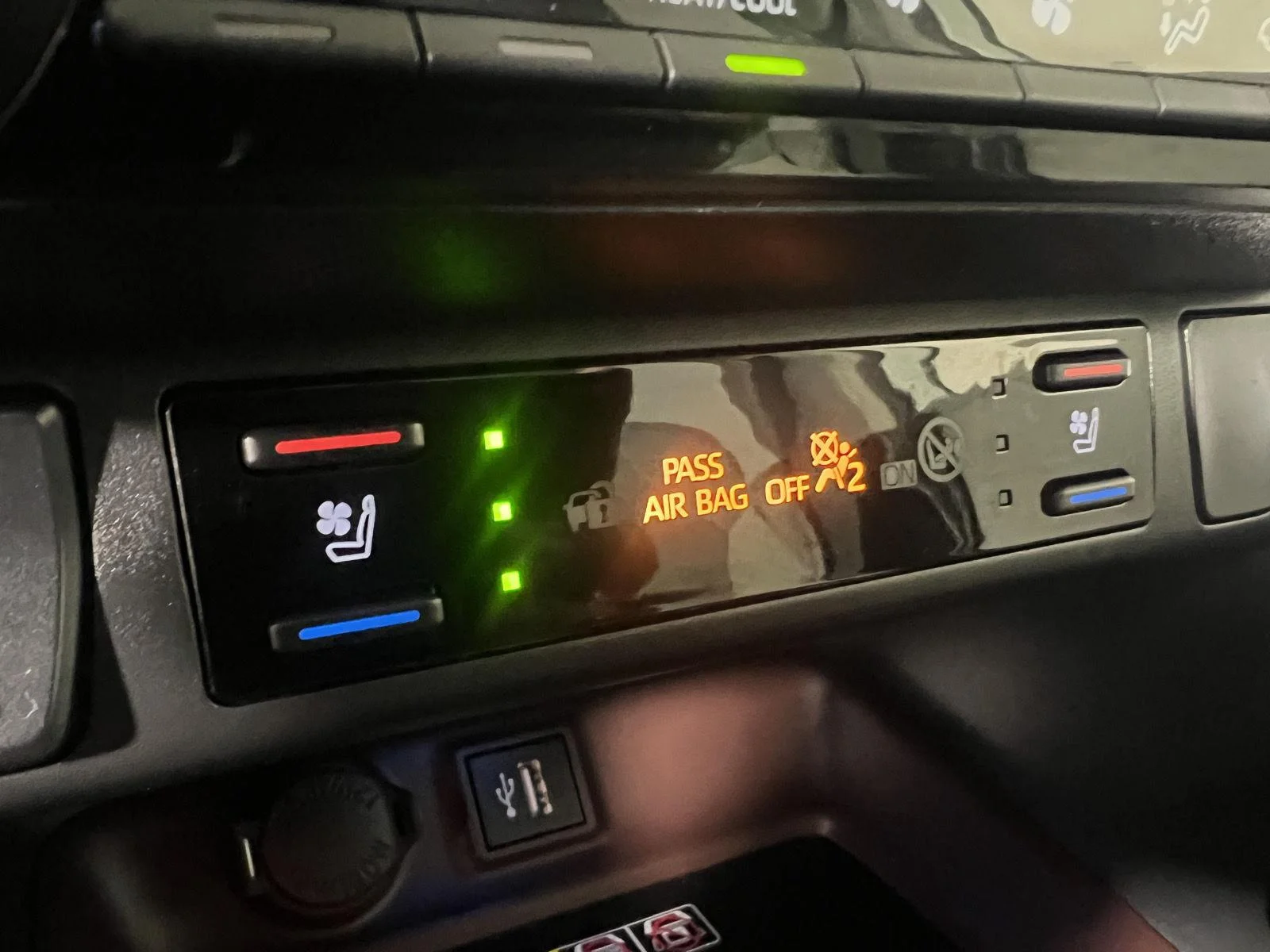 Used 2024 Wind Chill Pearl Toyota Limited image 23