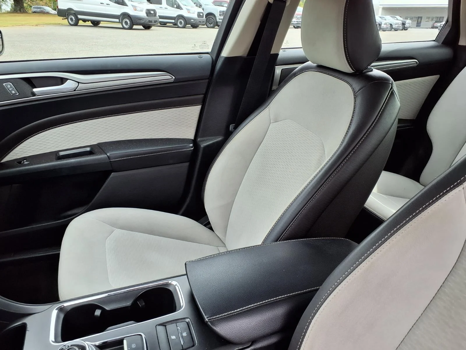 Used 2020 Magnetic Metallic Ford SE image 21