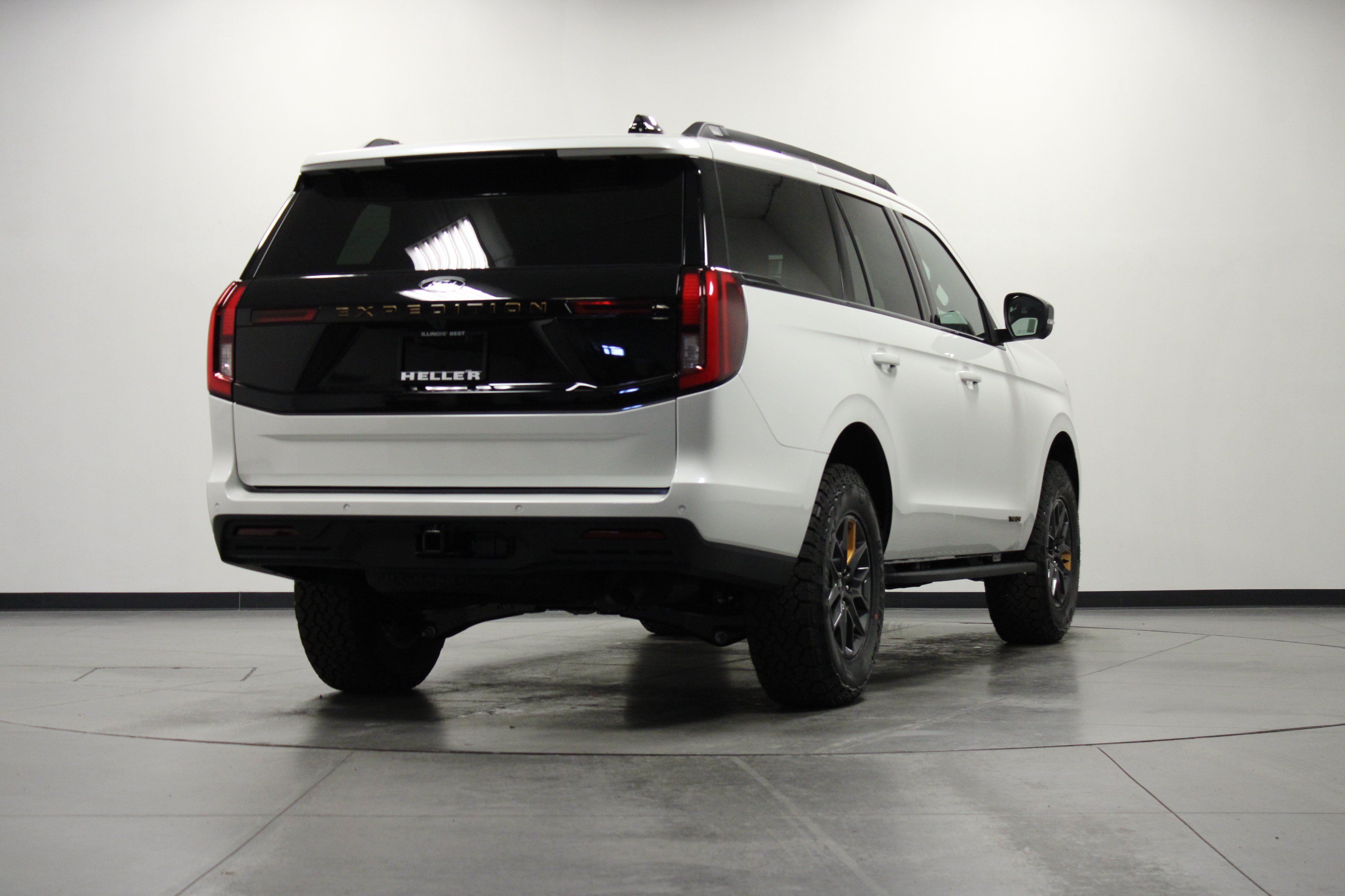 New 2026 Star White Metallic Tri-Coat Ford Tremor image 4