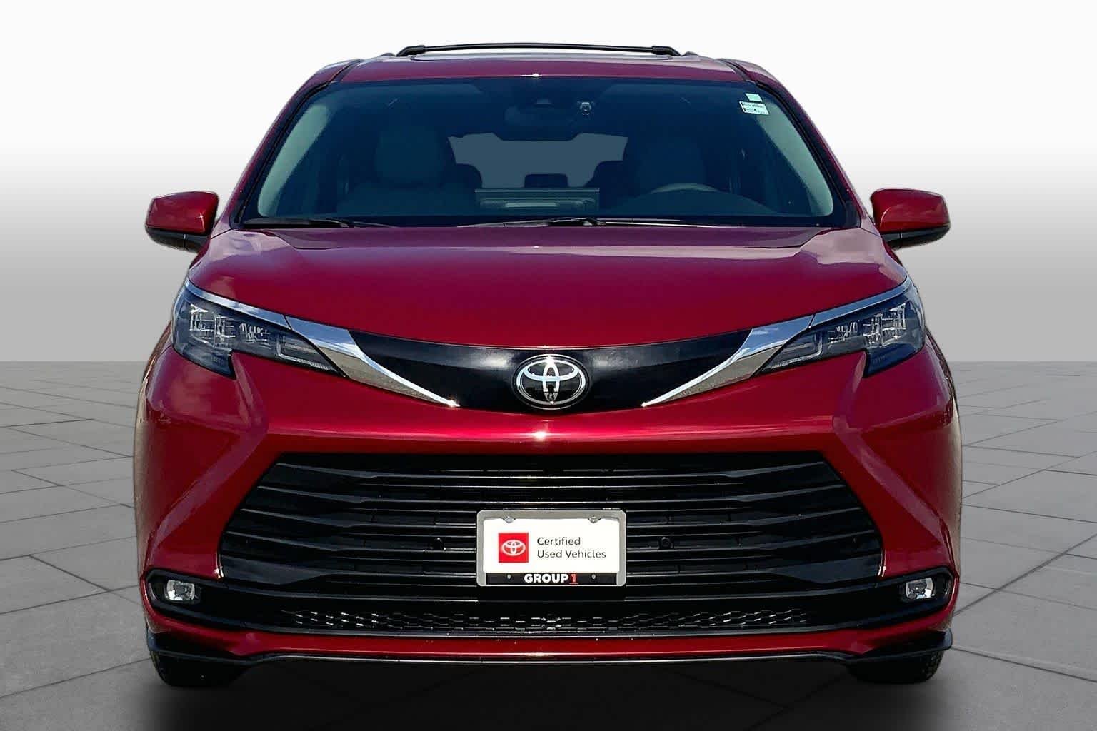 Used 2026 Ruby Flare Pearl Toyota XLE image 4