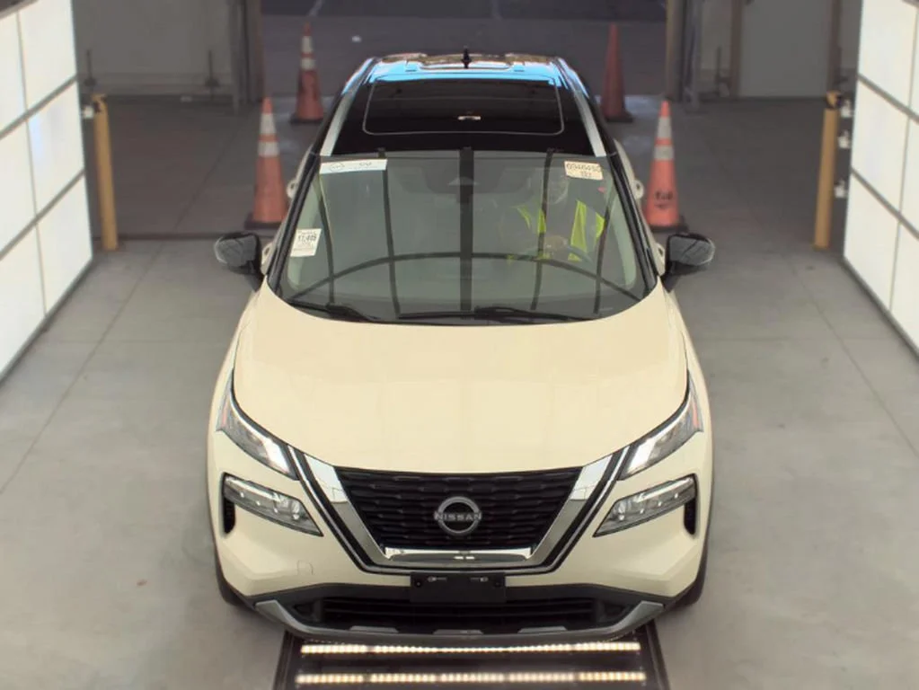 Used 2023 Pearl White Nissan SL image 2