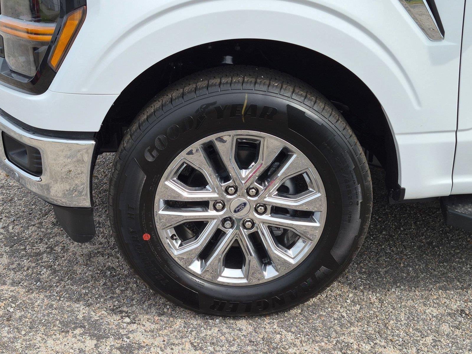 New 2026 Oxford White Ford XLT image 10