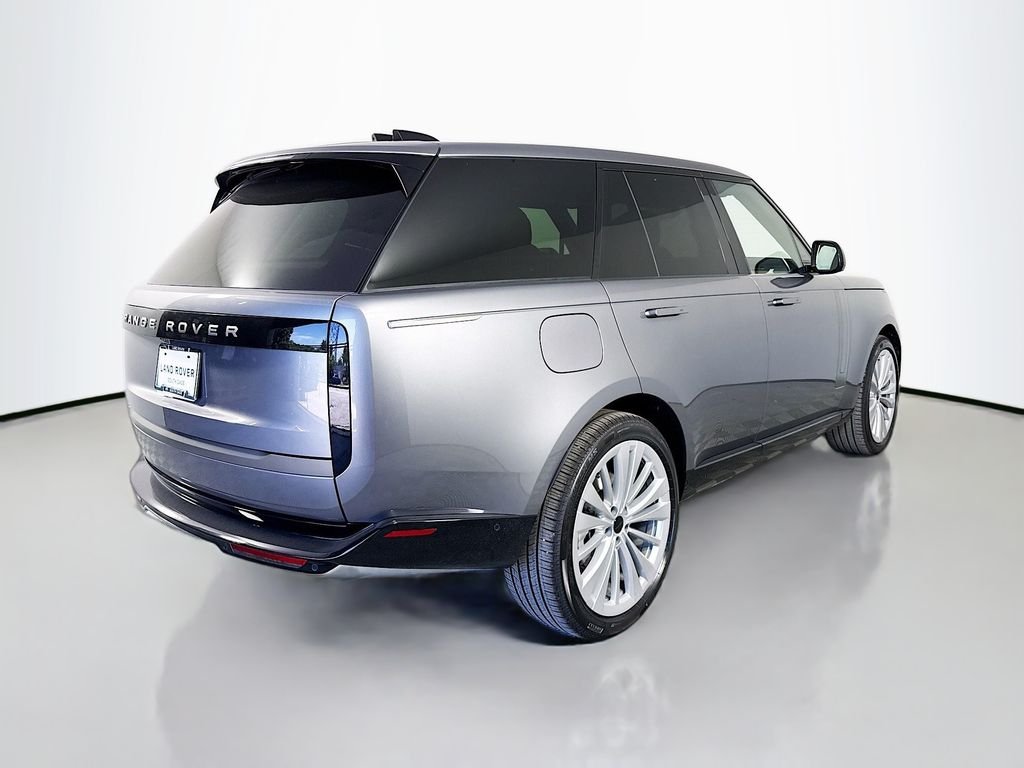 New 2026 Eiger Grey Land Rover SE image 5