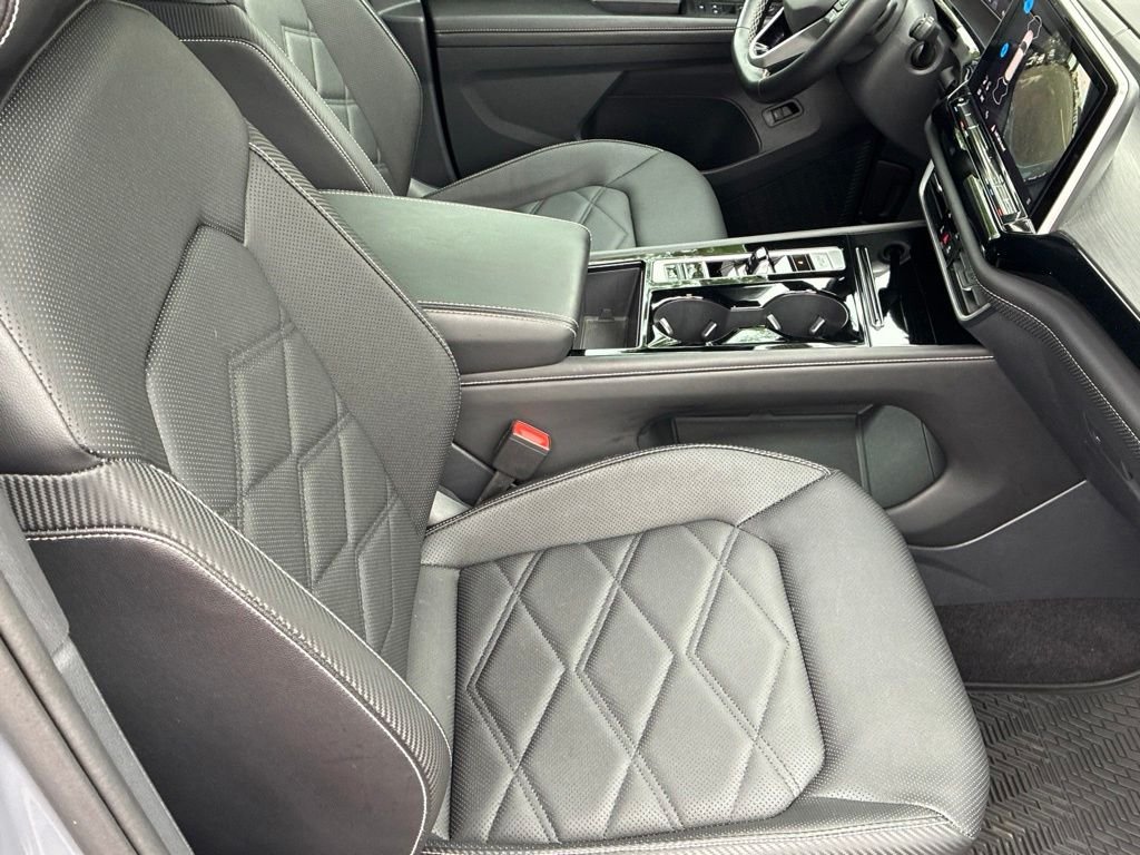 Used 2024  Volkswagen 2.0T SE w/Technology image 47