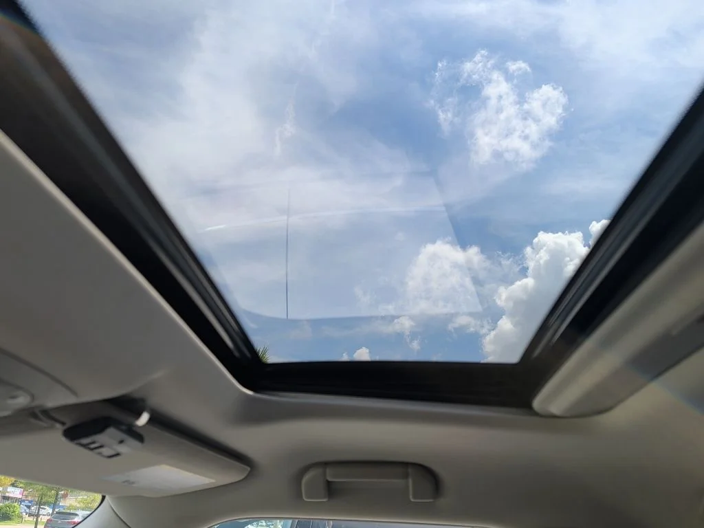 Used 2020 White INFINITI LUXE image 17