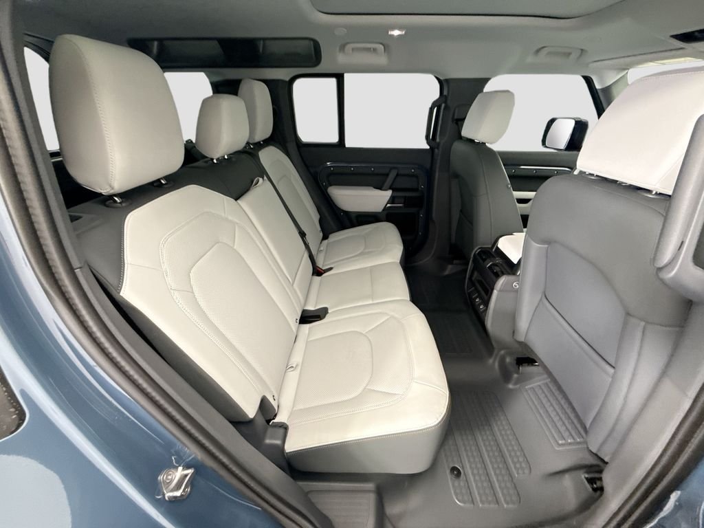 2025 Land Rover Defender S - Photo 21