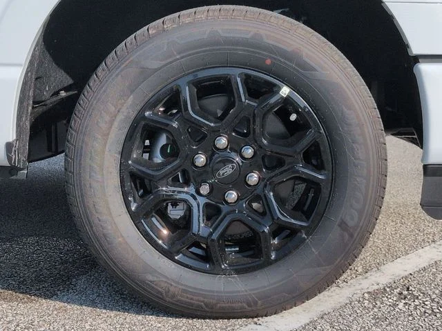 New 2026 Oxford White Ford XLT image 11