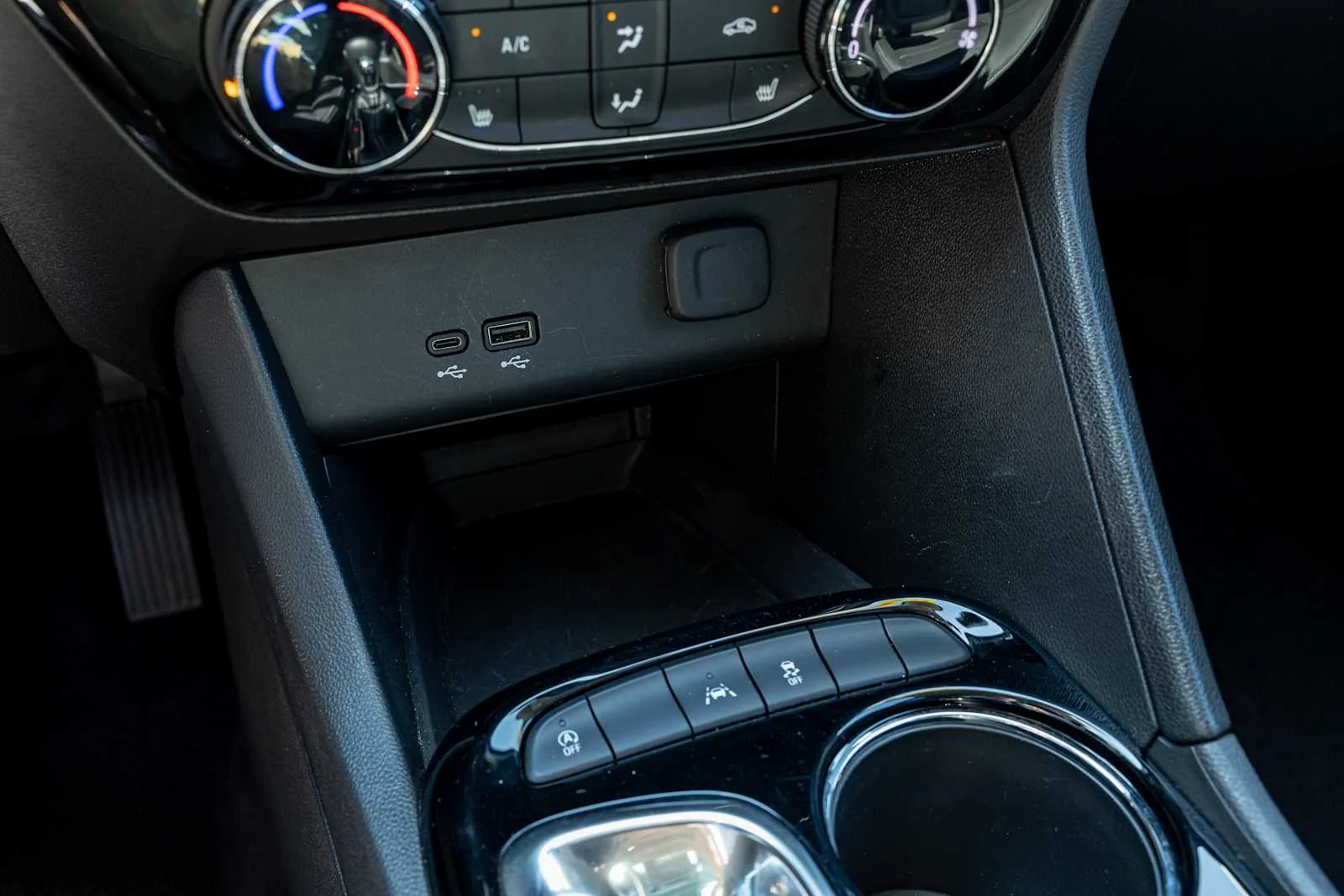 Used 2024 Summit White Buick Sport Touring image 21