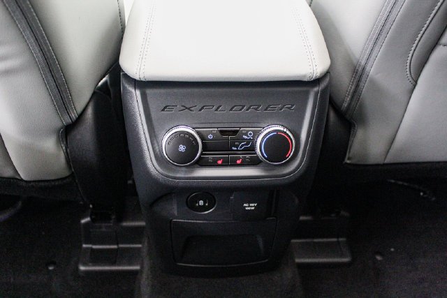 New 2027 Star White Metallic Tri-Coat Ford Platinum™ image 19