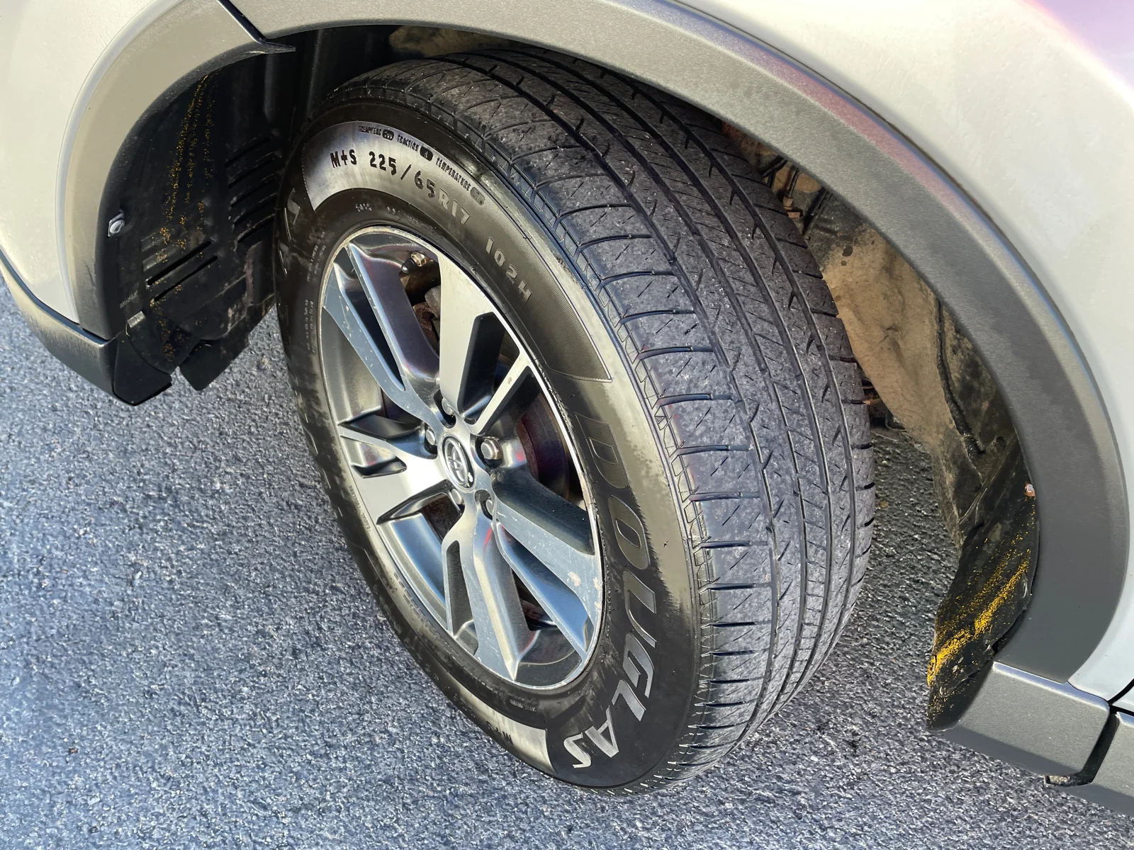 Used 2016 Silver Sky Metallic Toyota XLE image 26