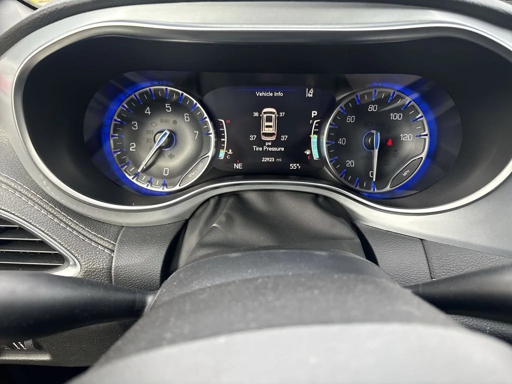 Used 2025 Blue Chrysler Limited image 10