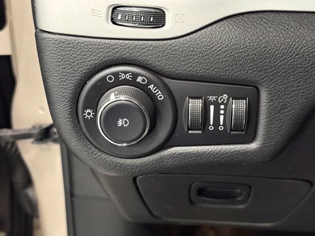 Used 2015 Beige Jeep Limited image 16