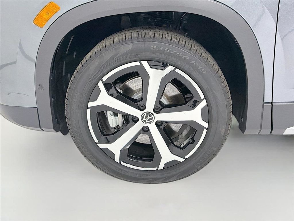 New 2026 Platinum Gray Metallic Volkswagen 2.0T SE 4MOTION image 33
