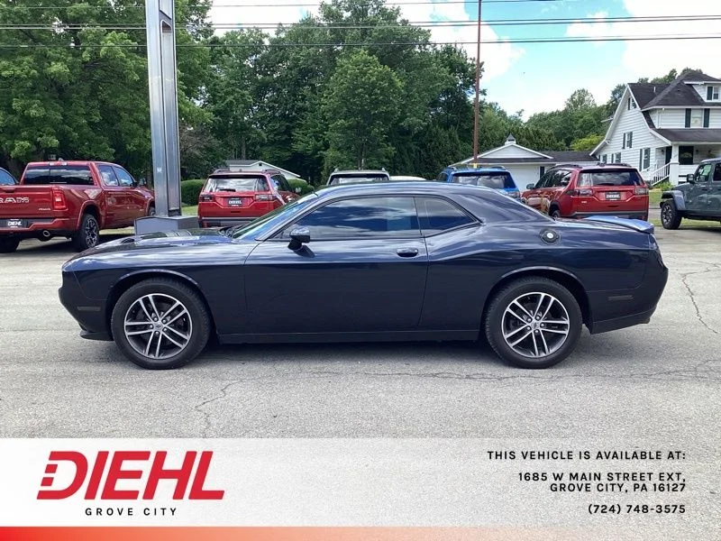 Used 2019 Gray Dodge SXT image 4