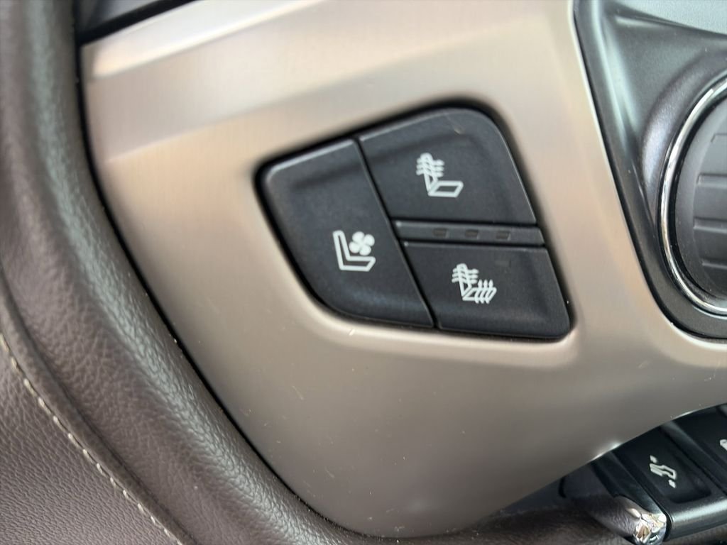 Used 2017 White GMC Denali image 27