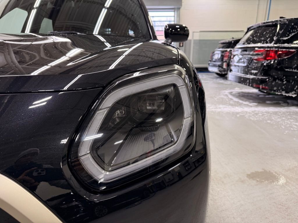New 2026 Midnight Black II Metallic MINI  image 9