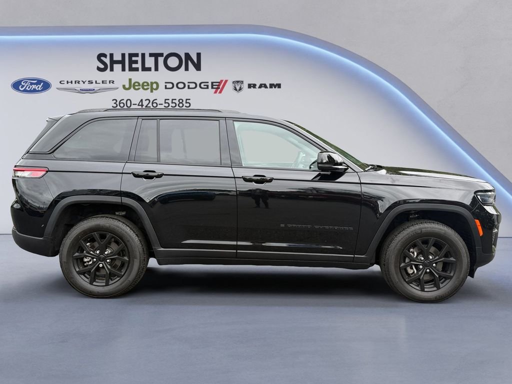 Used 2024 Diamond Black Jeep Altitude X image 7