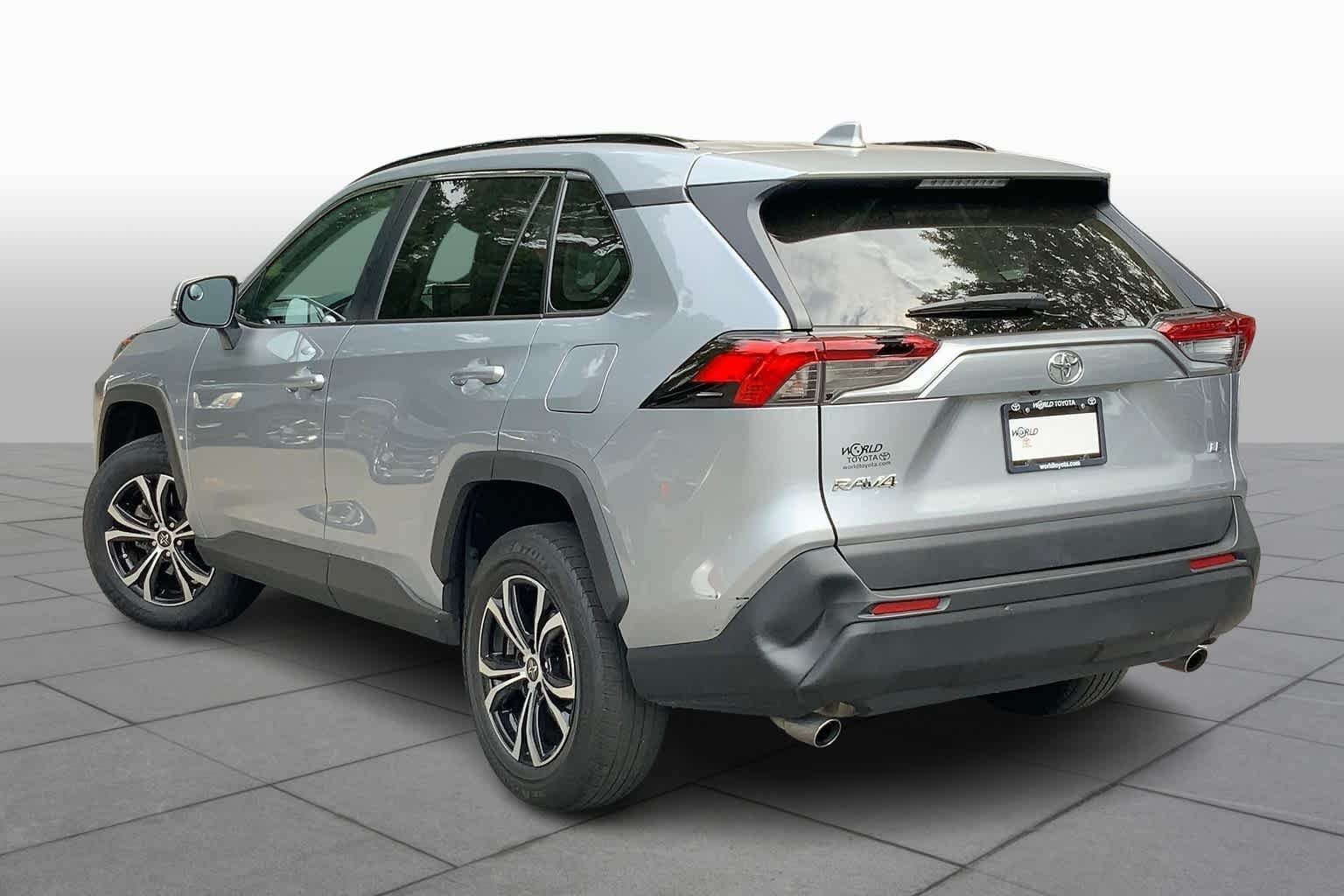 Used 2020 Silver Sky Metallic Toyota LE image 11