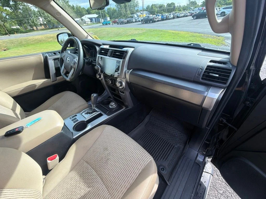 Used 2022 Black Toyota SR5 image 41