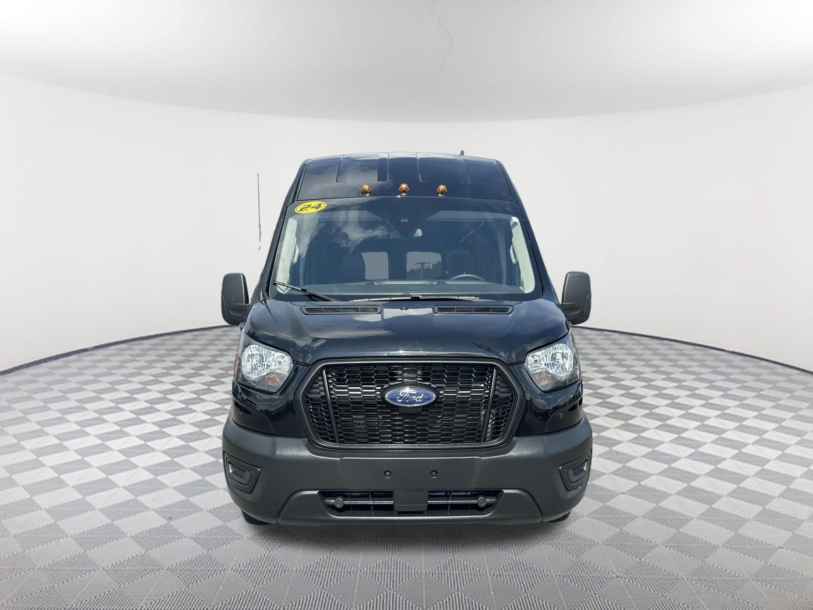 Used 2024 Agate Black Metallic Ford Base image 2