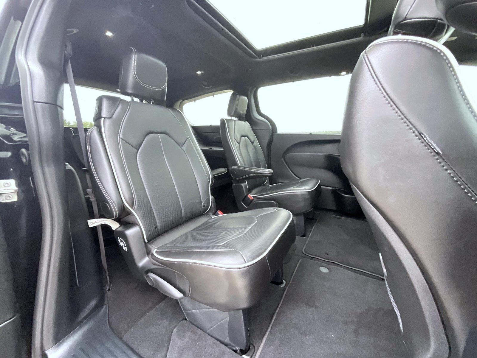 Used 2025 Black Chrysler Limited image 22