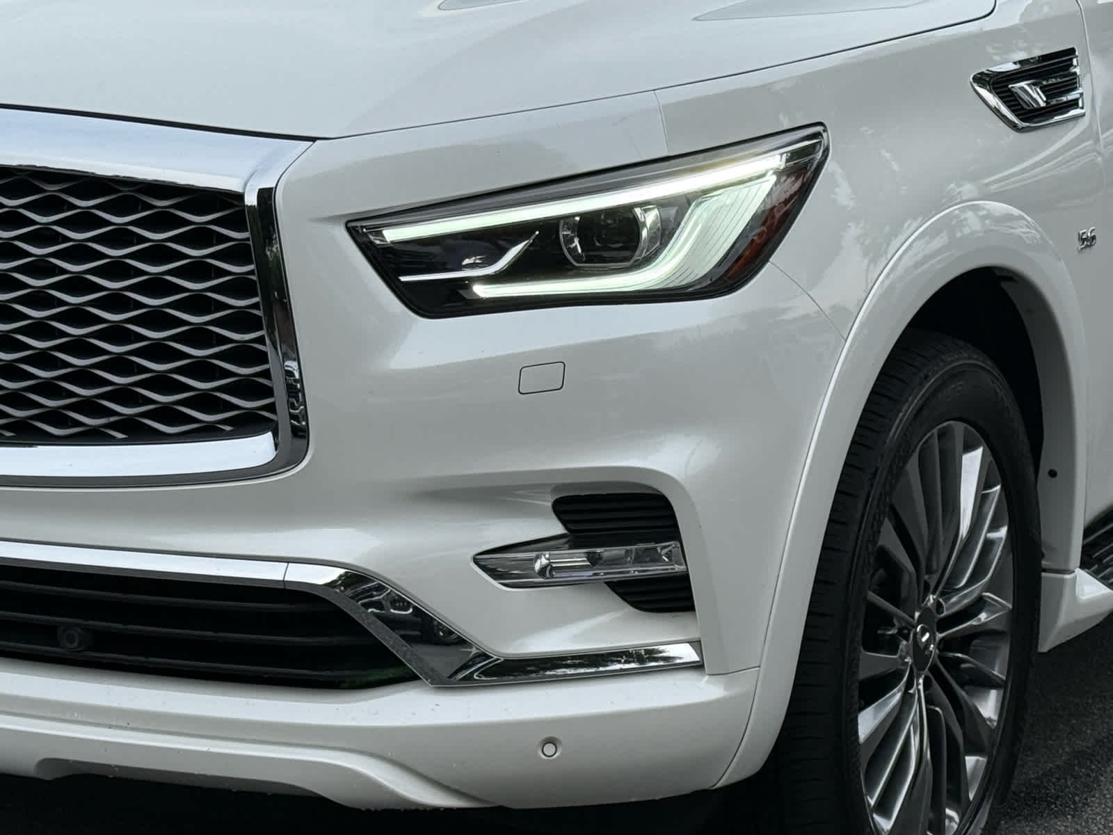 Used 2019 Moonstone White INFINITI LUXE image 10