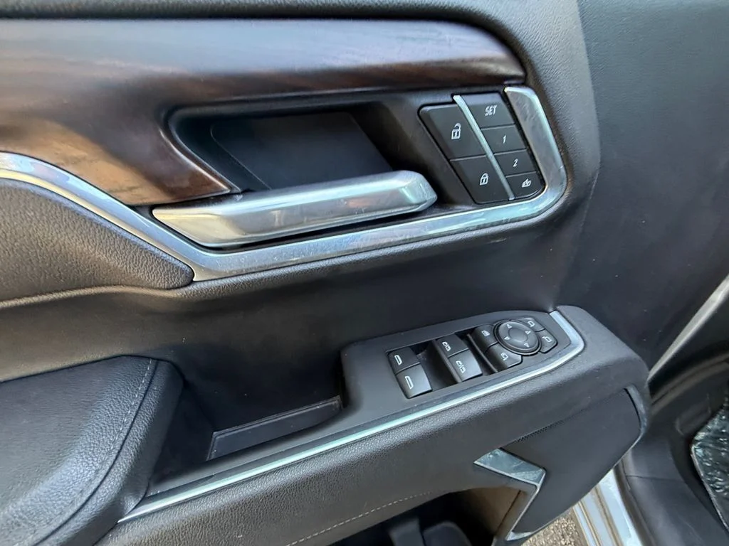 Used 2025 Silver GMC SLT image 11