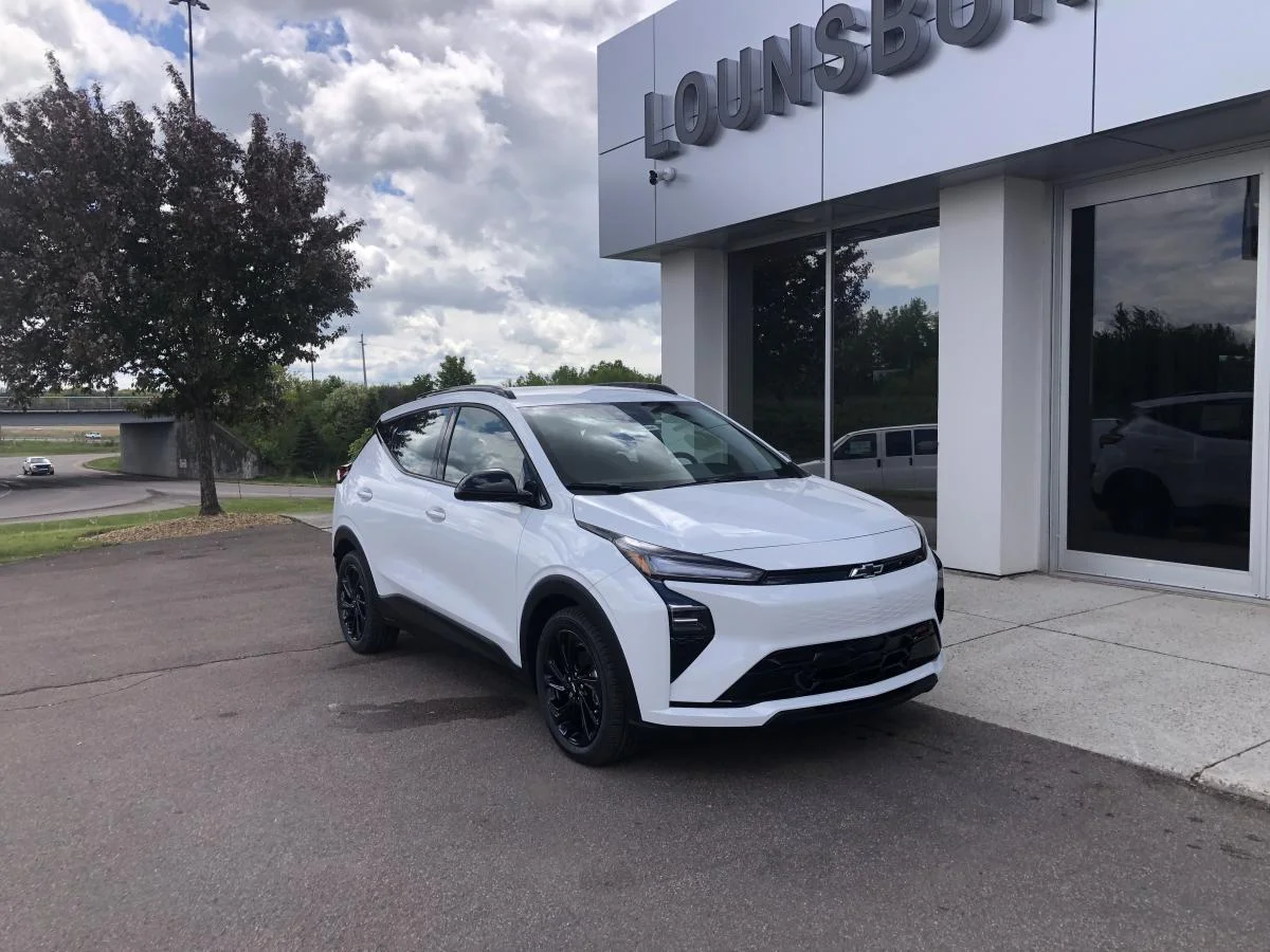 New 2027 White Chevrolet Fwd 4dr Rs image 1