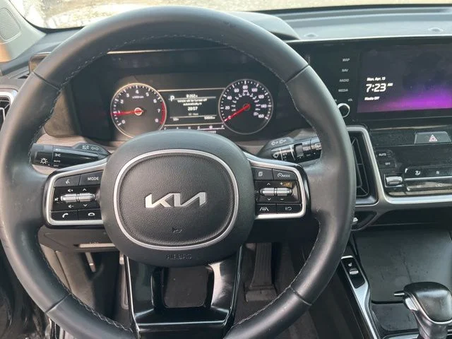 Used 2023 Black Kia X-Line S image 20