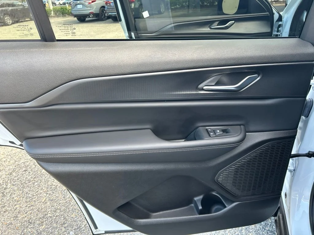 Used 2025 White Jeep Laredo image 19