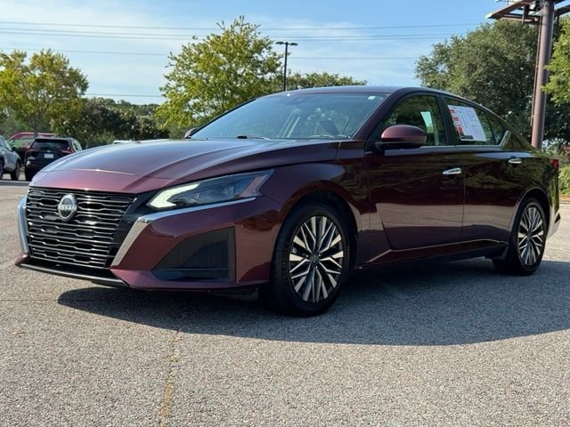 Used 2023 Red Nissan 2.5 SV image 4