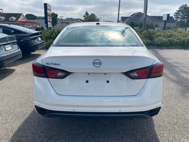 New 2026 Pearl White Nissan 2.5 SV image 4